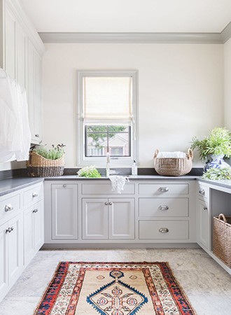 https://www.decoraid.com/wp-content/uploads/2019/06/elegant-kitchen-rug-ideas.jpg