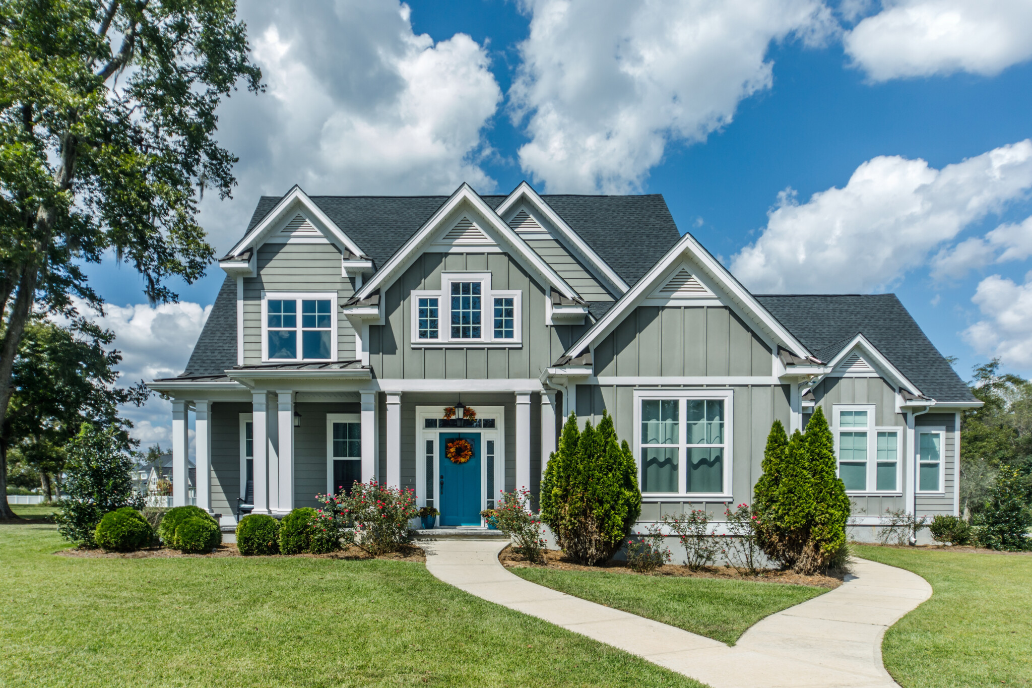 Up Your Curb Appeal With These Striking Home Exterior Color Ideas ...