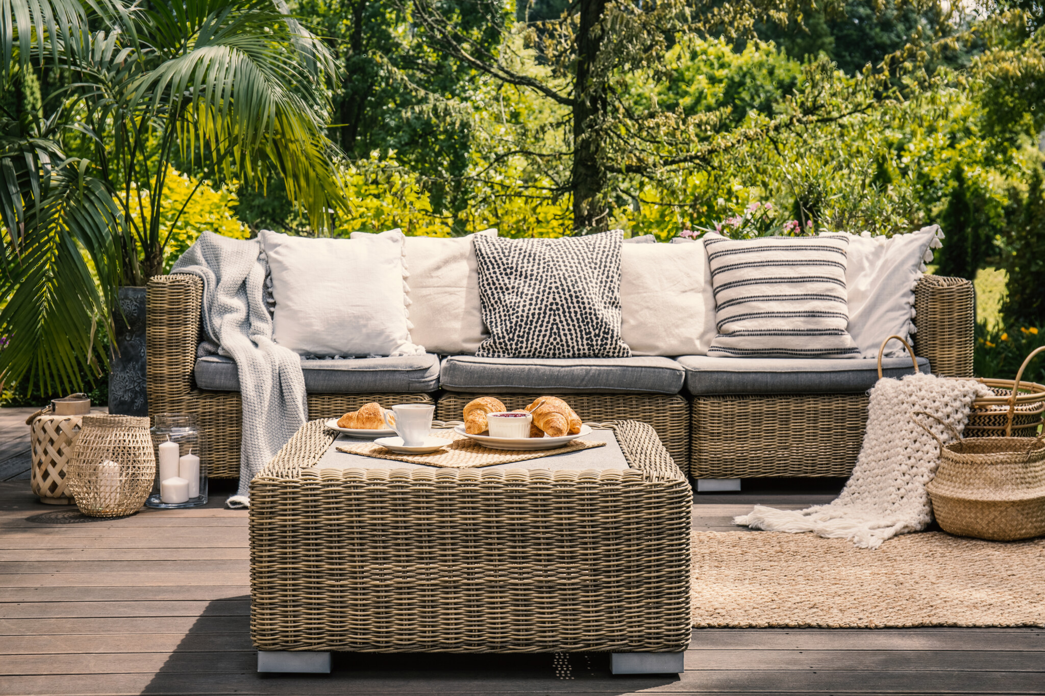 Make The Best Of Your Outdoor Space With These Smart Deck Ideas - Décor Aid