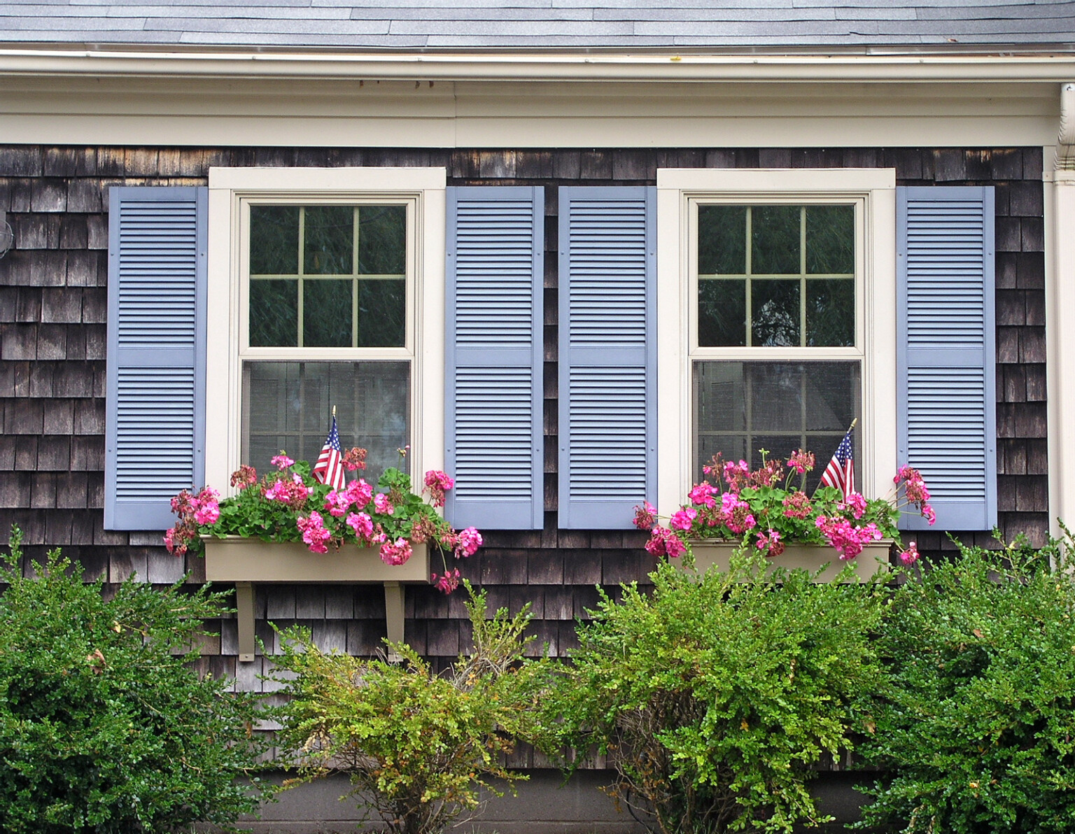 Cape Cod Home Ideas That Are Certain To Inspire D Cor Aid   Cape Cod Shutters And Flowers 1536x1192 